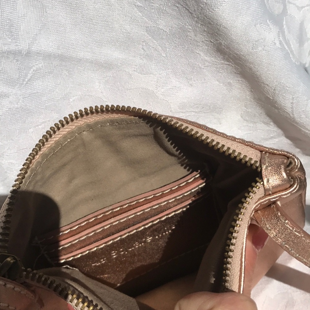 49 square miles pink metallic cross body. - Picture 4 of 5